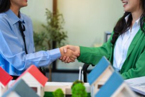 Contratos con hitos y validación ALTUM: blindaje estratégico para remodelar sin riesgos