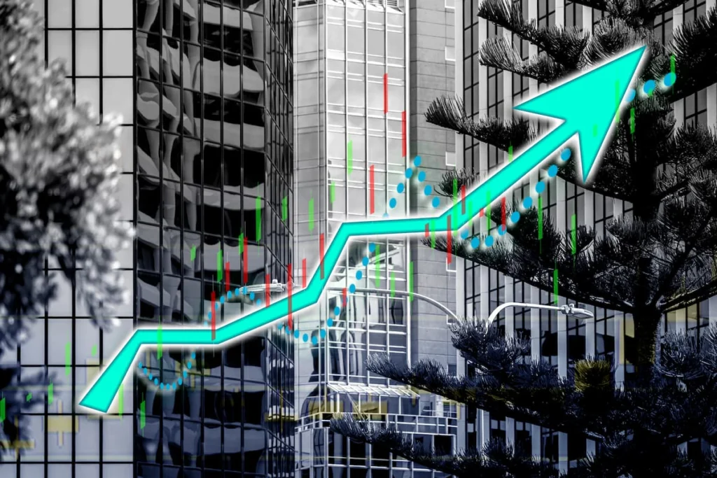 Flecha ascendente y gráficos financieros superpuestos sobre edificios modernos como símbolo de crecimiento e inversión