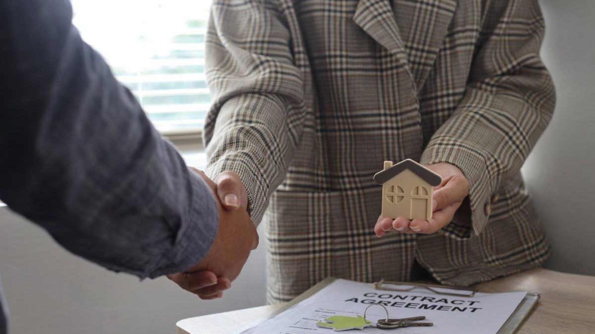 Contratos con hitos y validación ALTUM: blindaje estratégico para remodelar sin riesgos